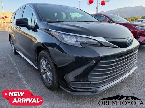 2024 Toyota Sienna LE