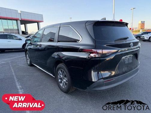 2024 Toyota Sienna LE