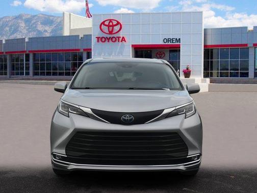 2021 Toyota Sienna XLE 8 Passenger