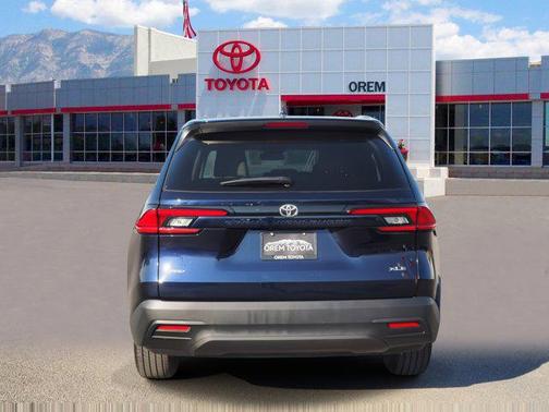 2025 Toyota Highlander LE