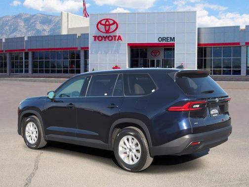 2025 Toyota Highlander LE