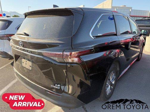 2023 Toyota Sienna LE