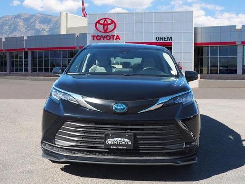 2023 Toyota Sienna LE