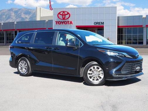 2023 Toyota Sienna LE