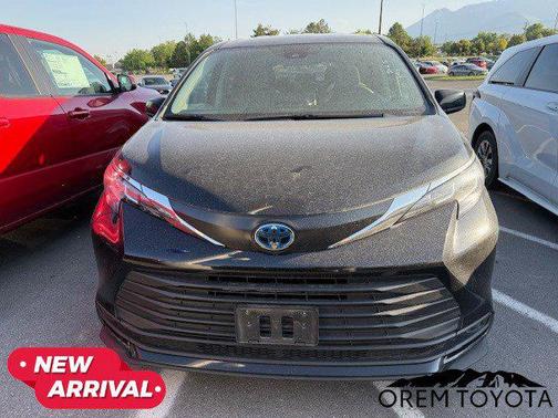 2023 Toyota Sienna LE