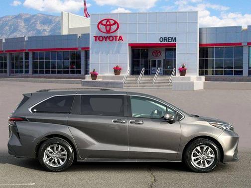 2024 Toyota Sienna LE