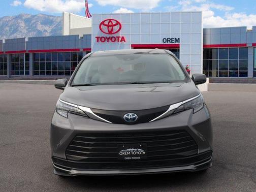2024 Toyota Sienna LE
