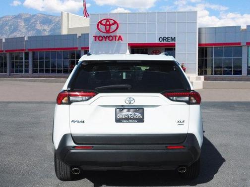 2022 Toyota RAV4 XLE