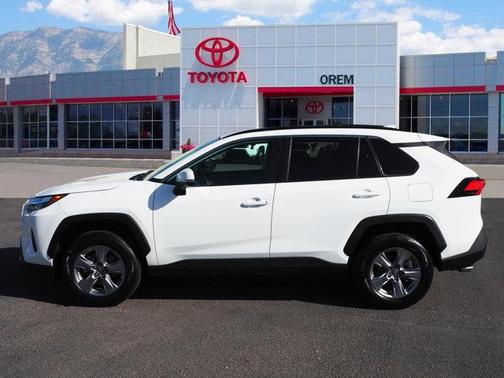 2022 Toyota RAV4 XLE