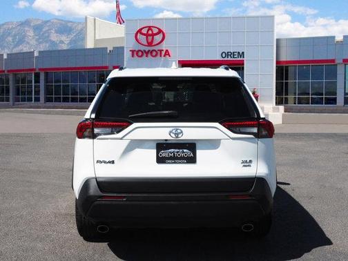 2022 Toyota RAV4 XLE