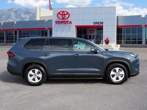 2025 Toyota Highlander LE
