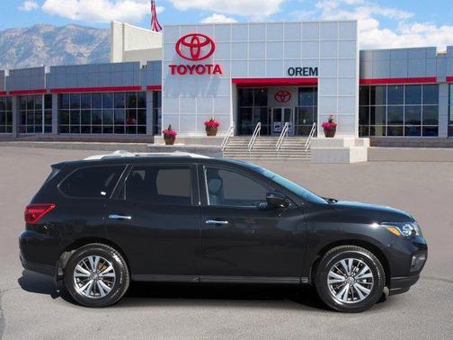 2017 Nissan Pathfinder S