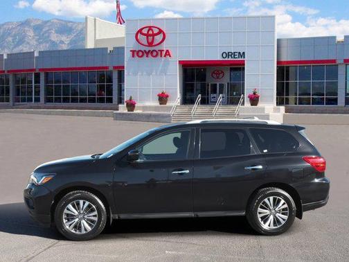 2017 Nissan Pathfinder S