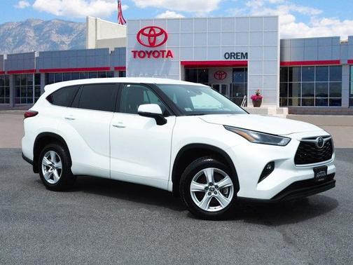 2023 Toyota Highlander LE