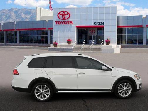 2017 Volkswagen Golf Alltrack TSI S