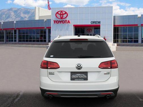 2017 Volkswagen Golf Alltrack TSI S