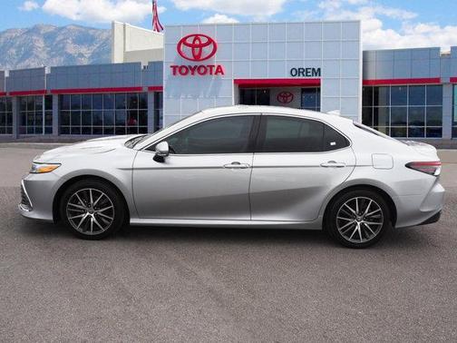 2023 Toyota Camry Hybrid XLE