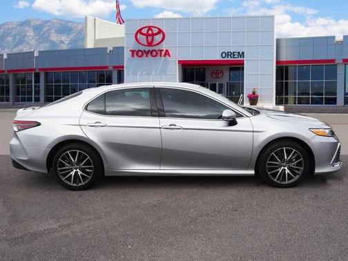 2023 Toyota Camry Hybrid XLE