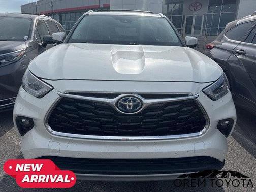2021 Toyota Highlander Hybrid Platinum