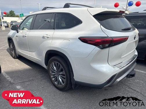 2021 Toyota Highlander Hybrid Platinum