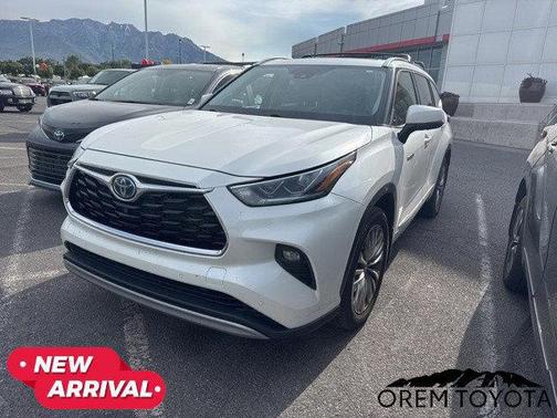 2021 Toyota Highlander Hybrid Platinum