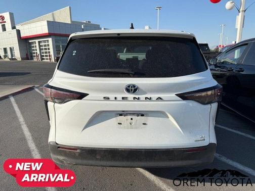 2023 Toyota Sienna LE