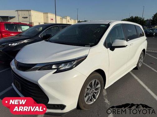 2023 Toyota Sienna LE