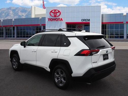 2022 Toyota RAV4 Hybrid LE