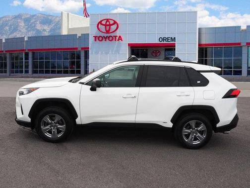 2022 Toyota RAV4 Hybrid LE