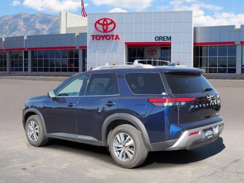 2023 Nissan Pathfinder SL 4WD