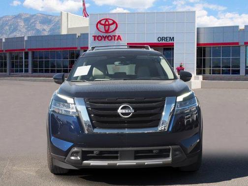 2023 Nissan Pathfinder SL 4WD