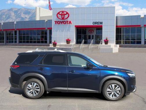 2023 Nissan Pathfinder SL 4WD