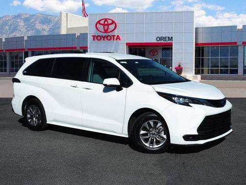 2022 Toyota Sienna LE