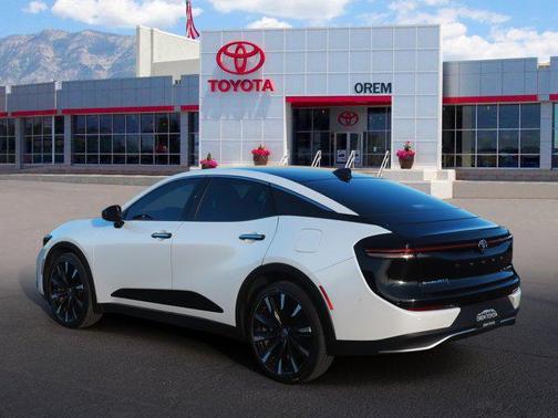 2024 Toyota Crown Platinum