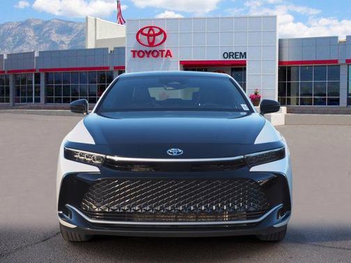 2024 Toyota Crown Platinum