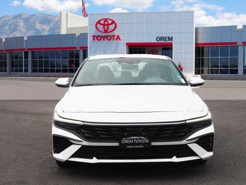 2024 Hyundai ELANTRA SE