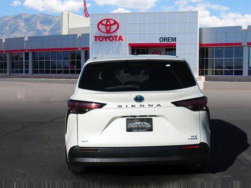 2021 Toyota Sienna XLE 7 Passenger