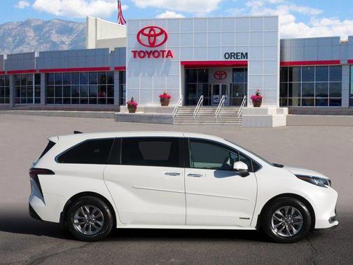 2021 Toyota Sienna XLE 7 Passenger