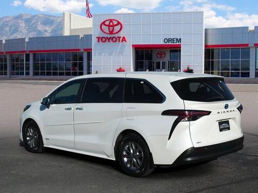2021 Toyota Sienna XLE 7 Passenger
