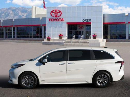 2021 Toyota Sienna XLE 7 Passenger