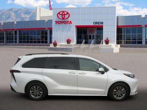 2023 Toyota Sienna XLE