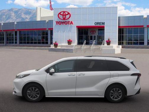 2023 Toyota Sienna XLE