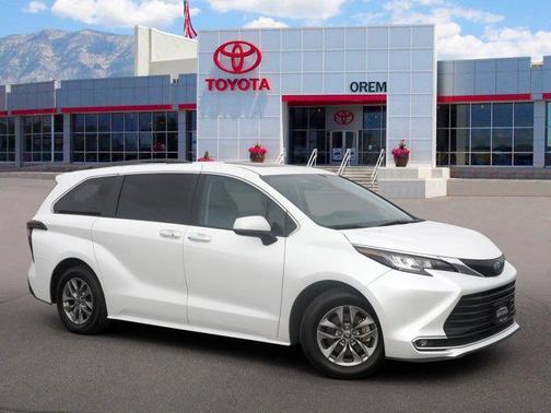 2023 Toyota Sienna XLE