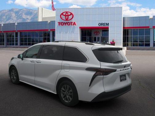 2023 Toyota Sienna XLE