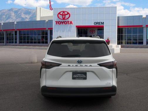 2023 Toyota Sienna XLE
