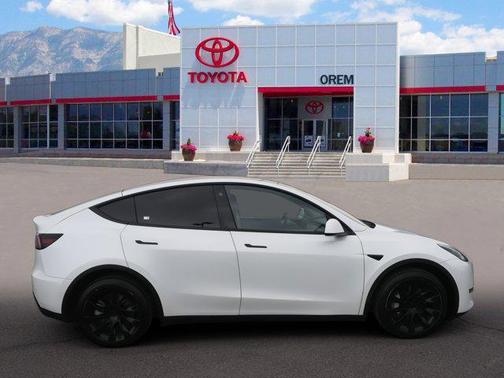 2022 Tesla Model Y Long Range Dual Motor All-Wheel Drive