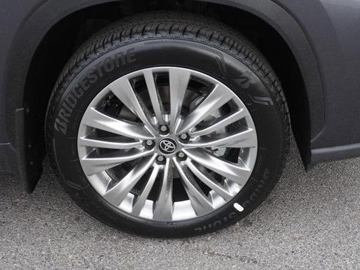 2025 Toyota Highlander Platinum