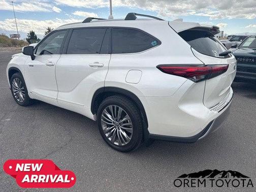 2020 Toyota Highlander Hybrid Platinum