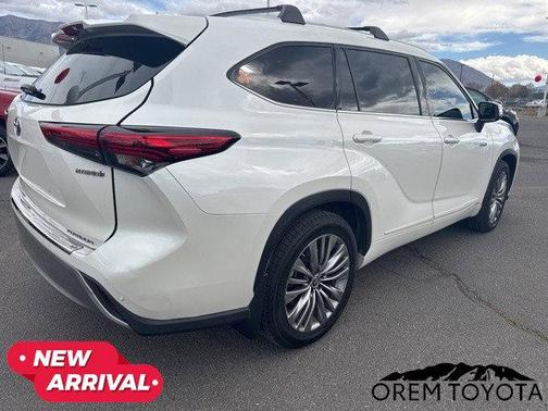 2020 Toyota Highlander Hybrid Platinum