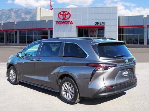 2024 Toyota Sienna LE